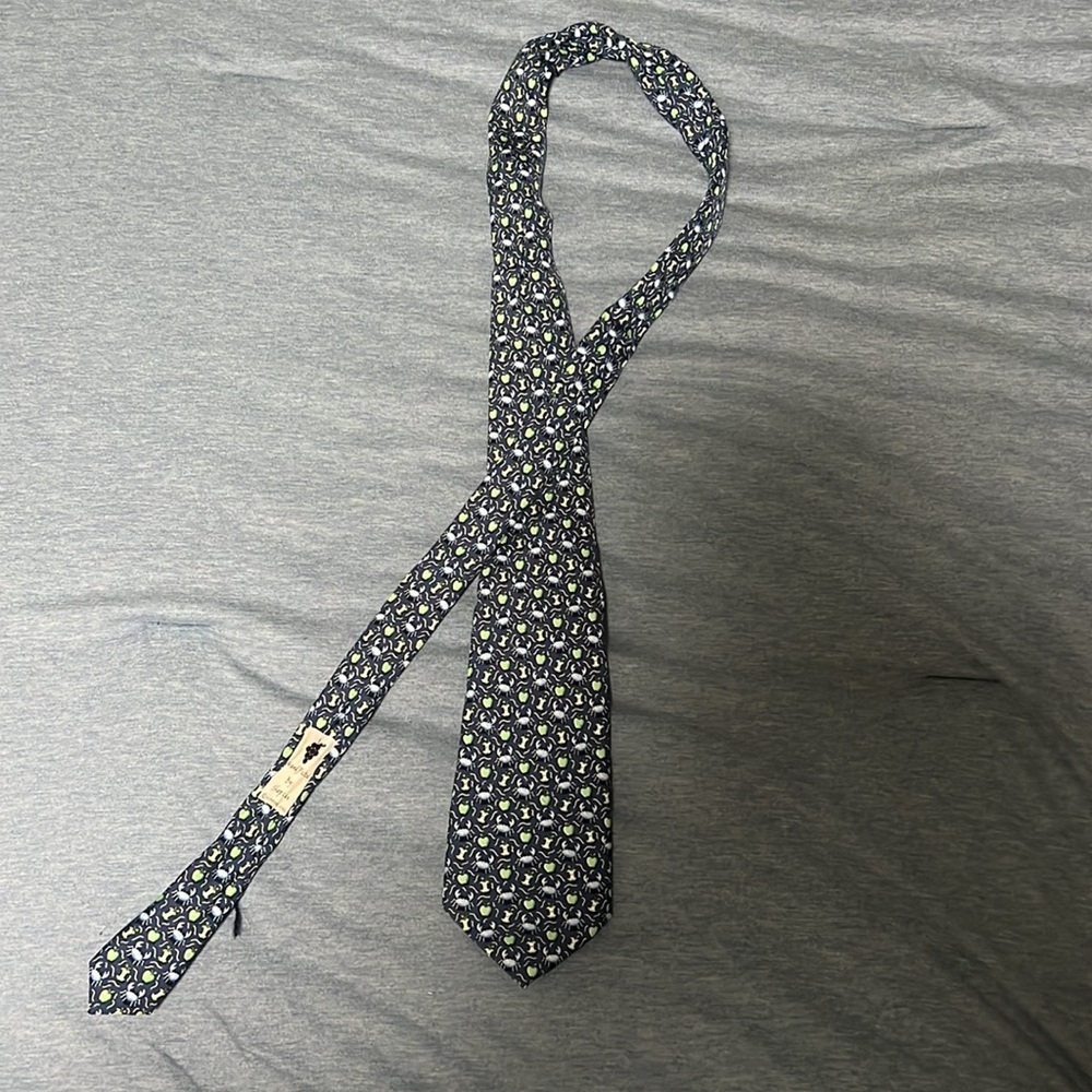 Vineyard Vines Boys Tie crab and apples